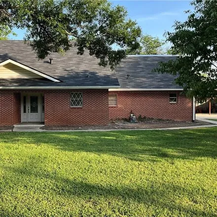 Buy this 6 bed house on 110 Meadow Lane in Groesbeck, TX 76642