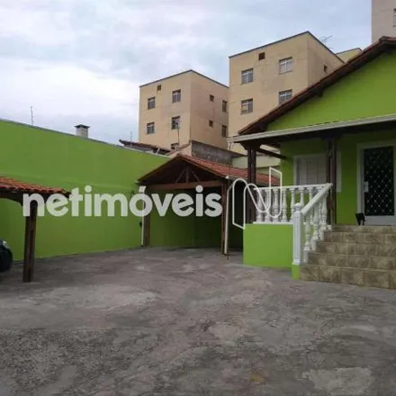 Buy this 5 bed house on Rua Araçuaí in Sede, Contagem - MG