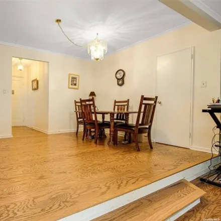 Image 4 - Grover Cleveland, 67-38 108th Street, New York, NY 11375, USA - Apartment for sale