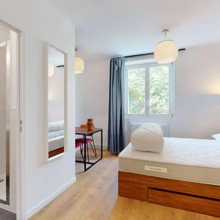 Rent this 9 bed apartment on 135 Rue Masséna in 59000 Lille, France