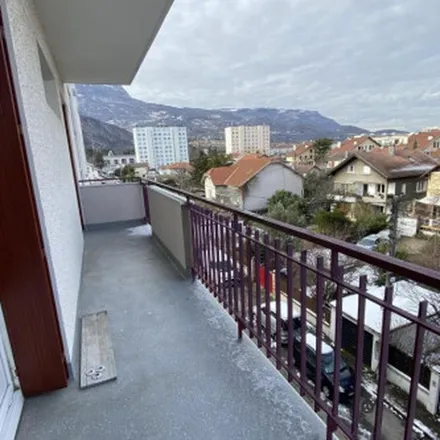 Rent this 2 bed apartment on 48 a Rue de Stalingrad in 38130 Échirolles, France