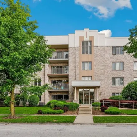 Buy this 2 bed condo on 10775 South Central Avenue in Oak Lawn, IL 60453