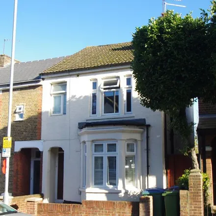 Rent this 1 bed apartment on 143 Queens Road in North Watford, WD17 2HA