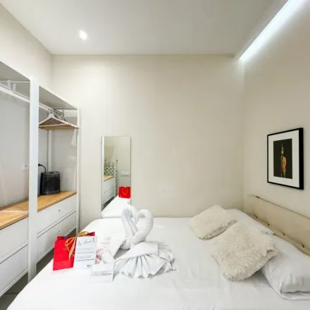 Image 5 - Calle de Pelayo, 26, 28004 Madrid, Spain - Apartment for rent