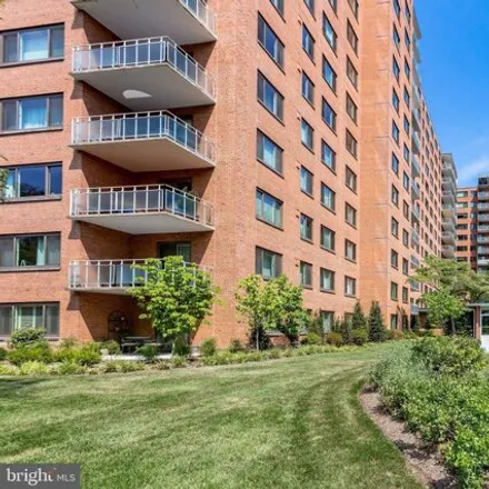 Image 8 - The Towers, 4201 Cathedral Avenue Northwest, Washington, DC 20016, USA - Condo for sale