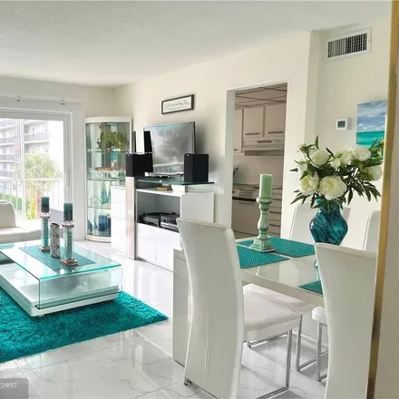 Buy this 1 bed condo on 1439 South Ocean Boulevard in Lauderdale-by-the-Sea, Broward County