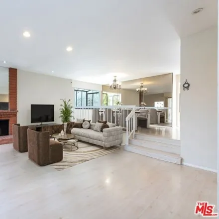 Image 3 - Alley 81307, Los Angeles, CA 91370, USA - House for sale