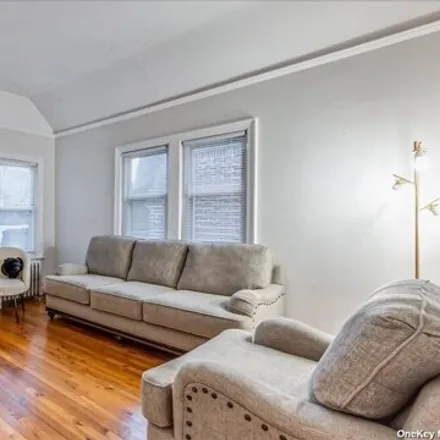 Image 2 - 151-35 11th Avenue, New York, NY 11357, USA - House for sale