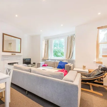 Rent this 3 bed apartment on Chiswick Studios in 9 Power Road, Strand-on-the-Green
