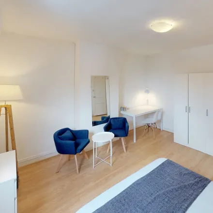 Rent this 3 bed room on 29 rue des Postes