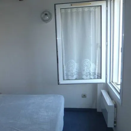 Rent this 2 bed duplex on Marseillan-Plage in Rue de l'Ancienne École, 34340 Marseillan Plage