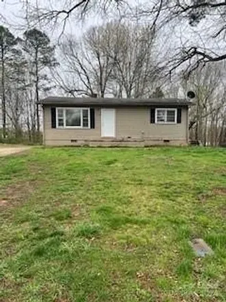 Rent this 3 bed house on 457 Avon Avenue in Troutman, NC 28166