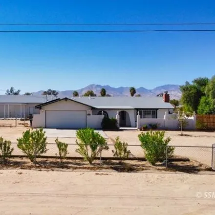Buy this 3 bed house on 1535 North Thorn Street in Kern County, CA 93555