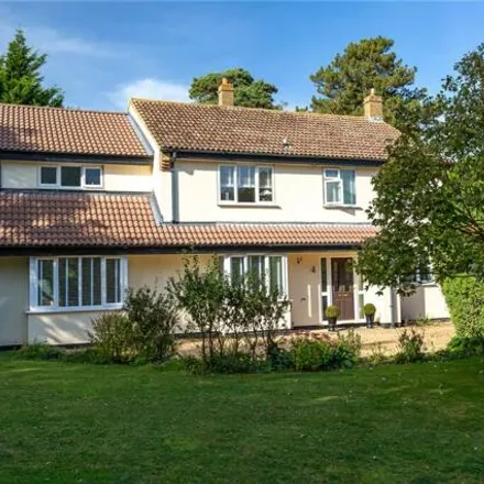Buy this 5 bed house on Woodlands Close in Cople, MK44 3UE