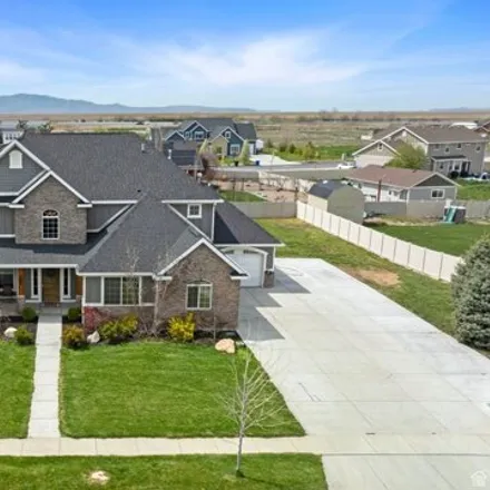 Buy this 3 bed house on 272 Comanche Road in Farmington, UT 84025