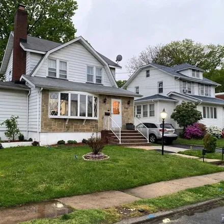 Rent this 3 bed house on 364 Highwood Street in Teaneck Township, NJ 07666
