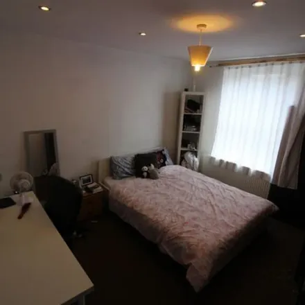 Image 2 - Ossulston Street, London, NW1 2SX, United Kingdom - Apartment for rent