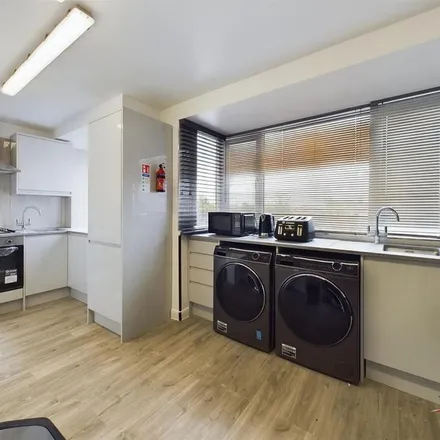 Image 2 - Mollison Way, South Stanmore, London, HA8 5DP, United Kingdom - Apartment for rent