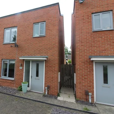 Rent this 3 bed duplex on Paton Way in Darlington, DL1 1LP