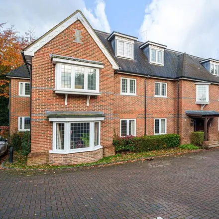 Rent this 2 bed apartment on Scarlet Oaks in Camberley, United Kingdom