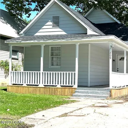 Buy this 3 bed house on Lincoln Elementary School in East 21st Street, Pittsburg