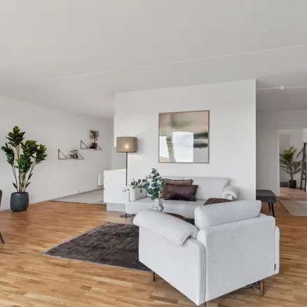 Rent this 4 bed apartment on Markedspladsen 2 in 3400 Hillerød, Denmark