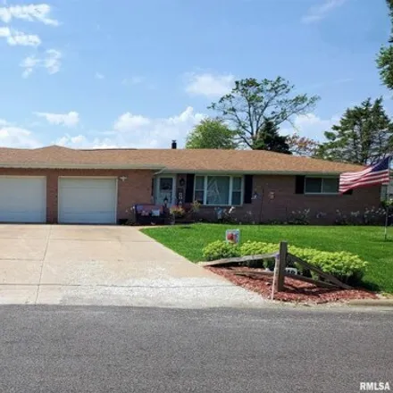 Buy this studio house on 101 Patricia Avenue in East Peoria, IL 61611