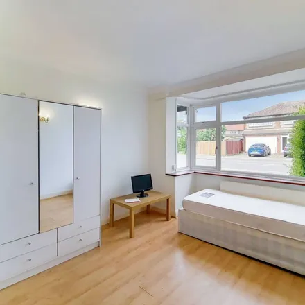 Rent this 6 bed apartment on 69 Wood End Gardens in London, UB5 4RX