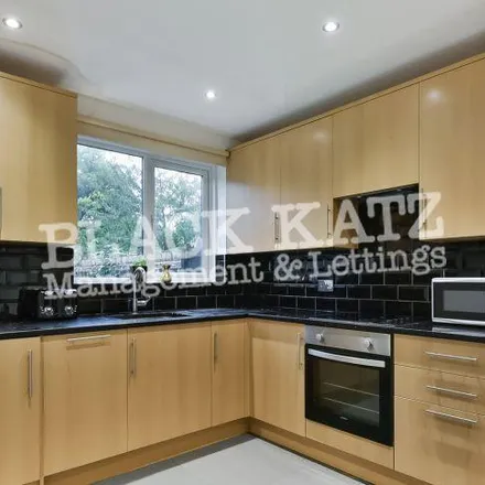 Image 2 - 21 Rowditch Lane, London, SW11 5BY, United Kingdom - House for rent