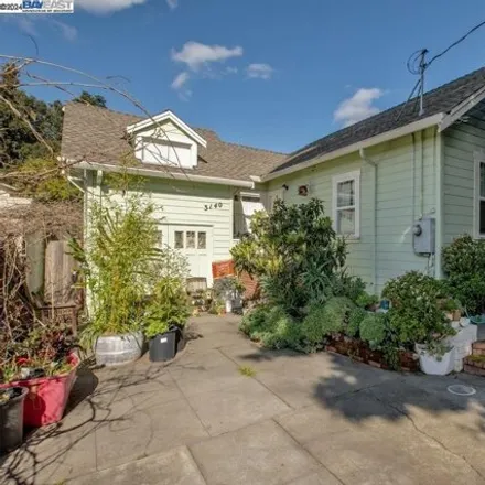 Buy this 3 bed house on 3140 East 27th Street in Oakland, CA 94602