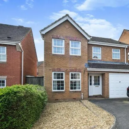 Buy this 4 bed house on Fynamore Gardens in Calne, SN11 0UB