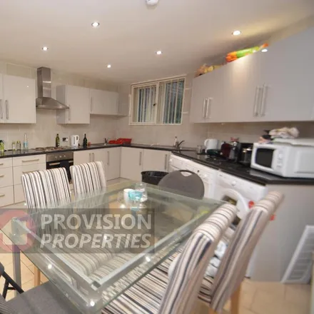 Rent this 9 bed townhouse on Cross Cliff Road in Leeds, LS6 2AX