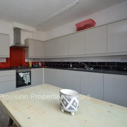 Image 5 - 39 Manor Drive, Leeds, LS6 1DD, United Kingdom - Townhouse for rent