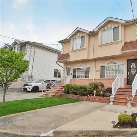 Buy this 3 bed house on 88 Harris Lane in New York, NY 10309