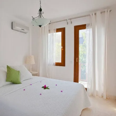 Rent this 3 bed house on Antalya