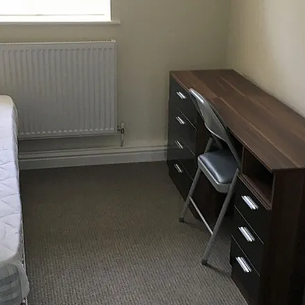 Image 2 - 4 Broomhall Road, Sheffield, S10 2DN, United Kingdom - Apartment for rent