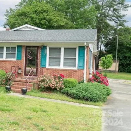 Buy this 3 bed house on 565 Piedmont Avenue in Pinehurst Acres, Shelby
