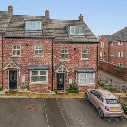 Buy this 3 bed townhouse on 14 St Johns Avenue in Wrenthorpe, WF1 2RE