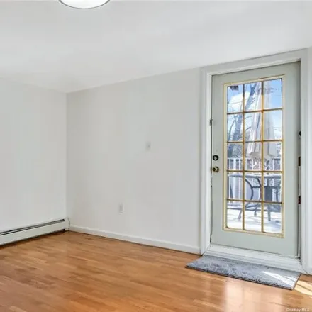 Image 7 - 69-46 230th Street, New York, NY 11364, USA - Apartment for rent