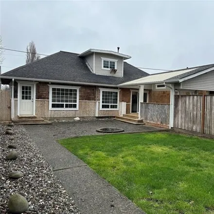 Buy this 3 bed house on 2652 Aberdeen Avenue in East Hoquiam, Hoquiam
