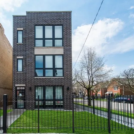 Rent this 3 bed condo on 2159 West Adams Street in Chicago, IL 60612