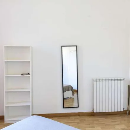 Rent this 5 bed apartment on Danieli Pasticceria e Caffè in Viale Regina Margherita, 209