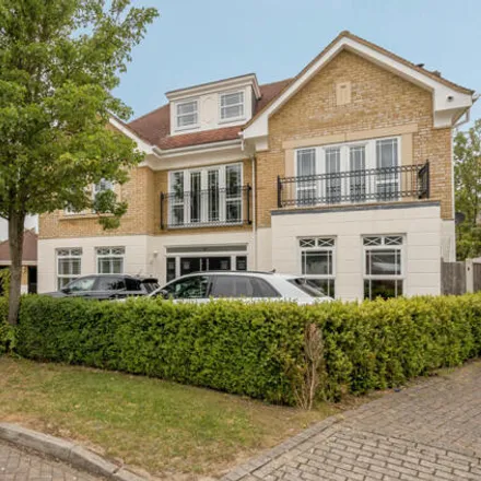 Buy this 6 bed house on Crofters Close in Surrey Heath, United Kingdom