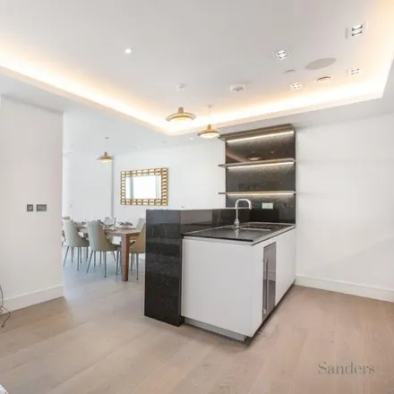 Rent this 3 bed apartment on Carrara Tower in City Road, London