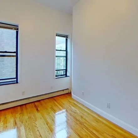 Rent this 3 bed townhouse on 205 2nd Avenue in New York, NY 10003