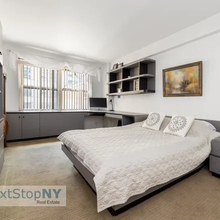 Image 6 - 402 East 72nd Street, New York, NY 10021, USA - Condo for sale