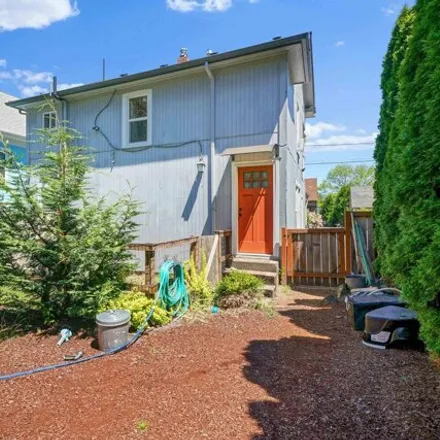 Image 6 - 5531 S Kelly Ave, Portland, Oregon, 97239 - House for sale