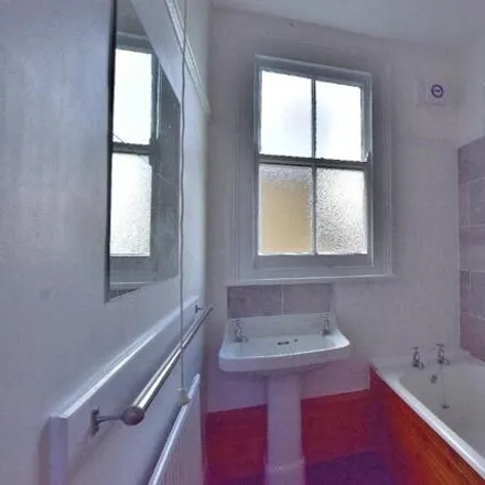 Image 7 - Conway Road, London, N14 7BH, United Kingdom - Apartment for rent