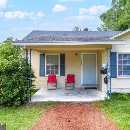 Buy this 3 bed house on 352 Pineview Drive in Waycross, GA 31501