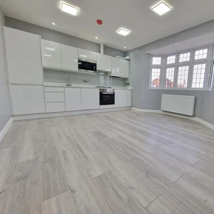 Rent this 3 bed apartment on The Riding in London, NW11 8HN